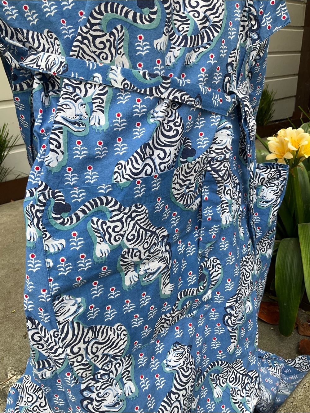 PrintFresh Blue & White Tiger Print Robe - Picture 3 of 7